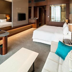 Camera deluxe con letto king size ai piani superiori